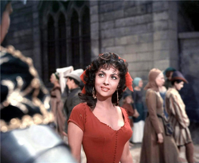 巴黎圣母院美艳的艾丝美拉达一生追求者无数最终情归何处