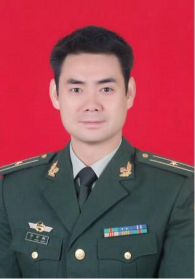 闰土闰土的扮演者名叫李闰刚,军人出身,同时也是一名高材生,毕业于