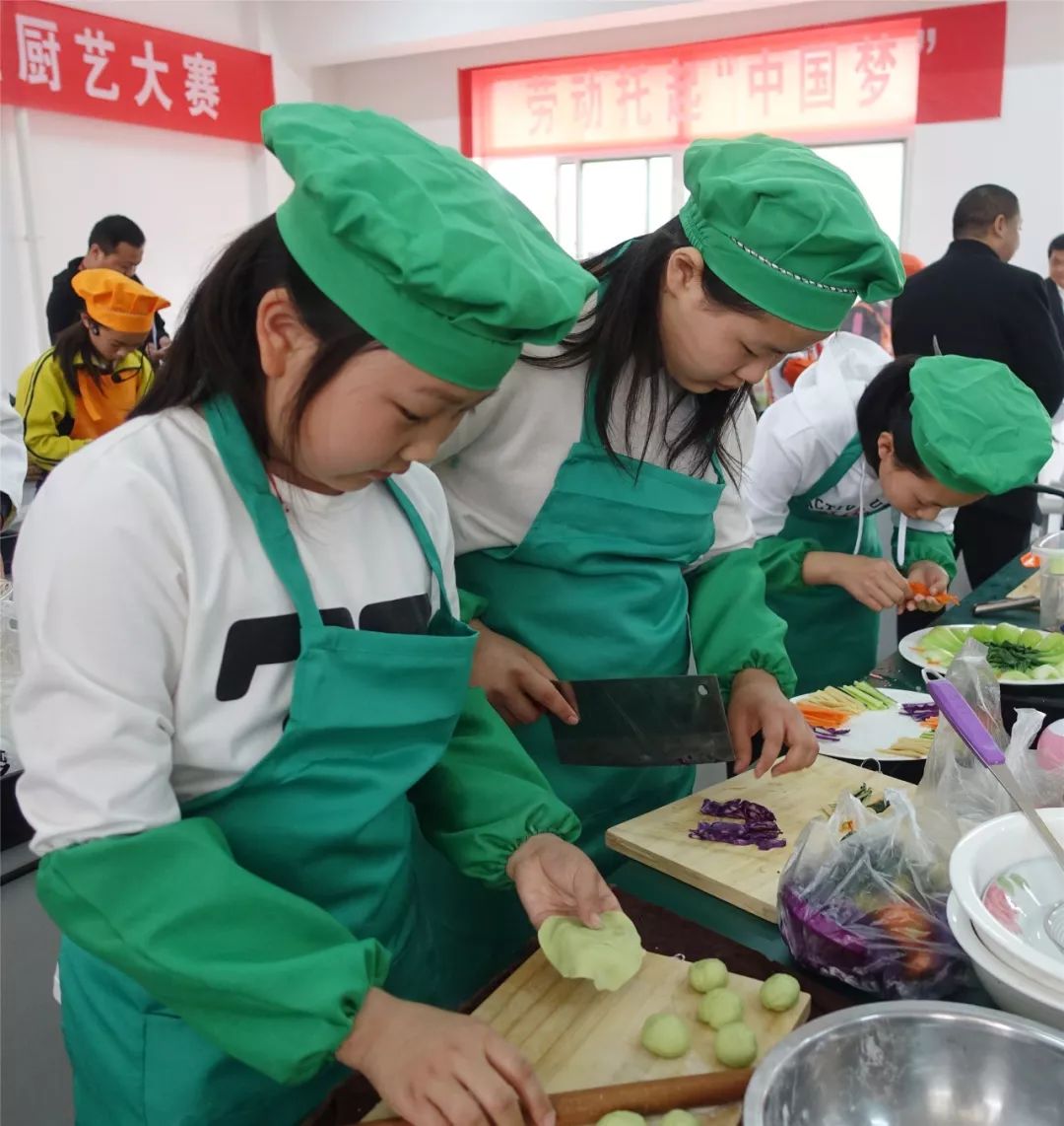 小学生厨艺展示图片