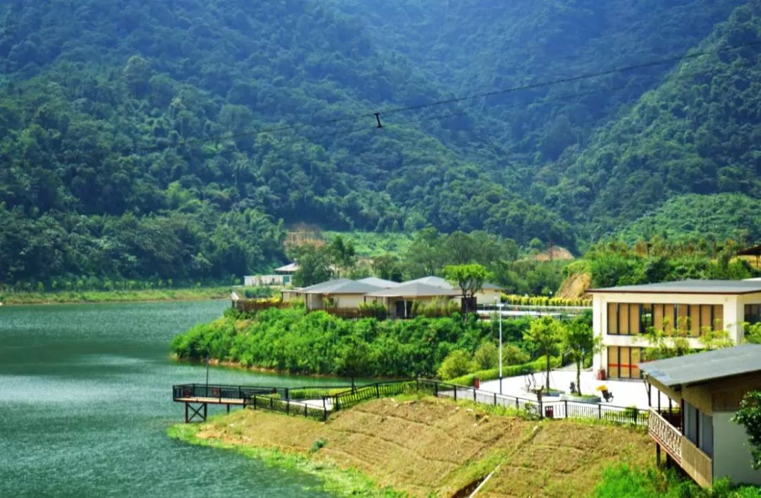 2天1晚免費住這個坐擁300畝的湖景溫泉民宿光看圖就想住進去