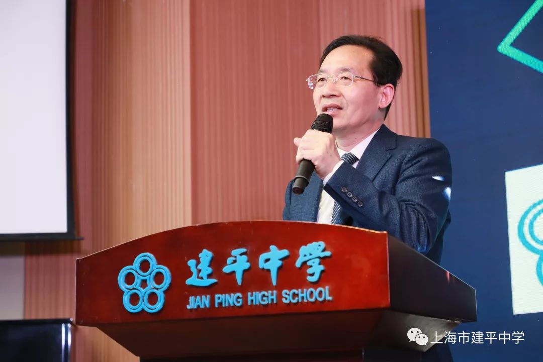 首先由赵国弟校长致欢迎词.