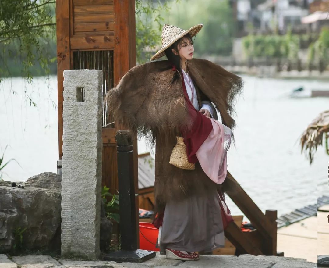 沉浸江湖,做一日仗剑走江湖的侠客,活惯了柴米油盐的粗粝,不如择一日