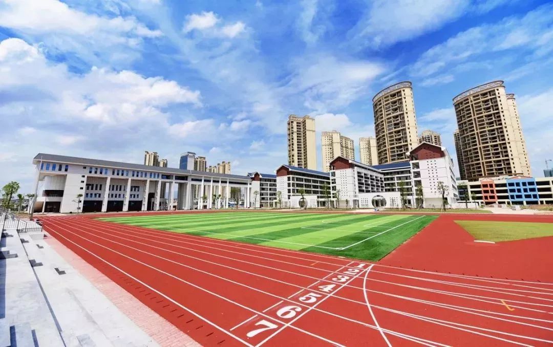 【教育】11日,深河中学举行秋季招生咨询活动,想报读的家长学生记得来