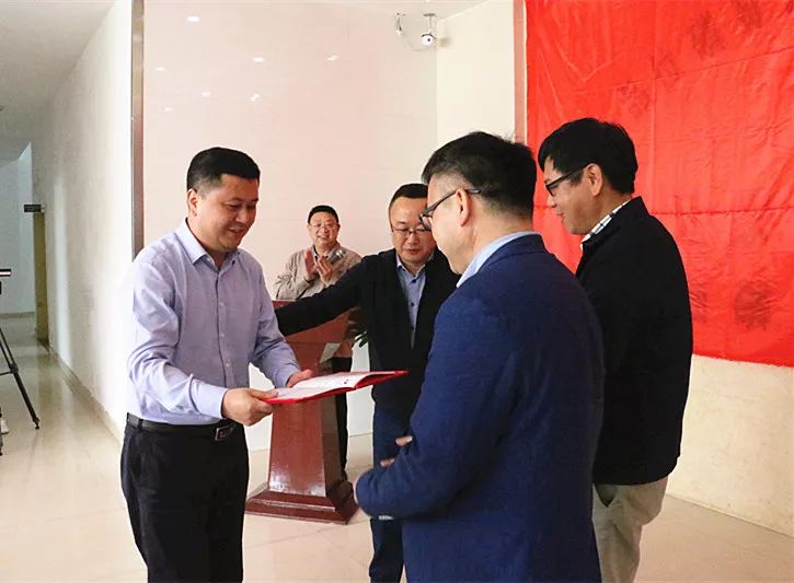 精细磷酸盐研究中心在达州挂牌成立_徐芝文