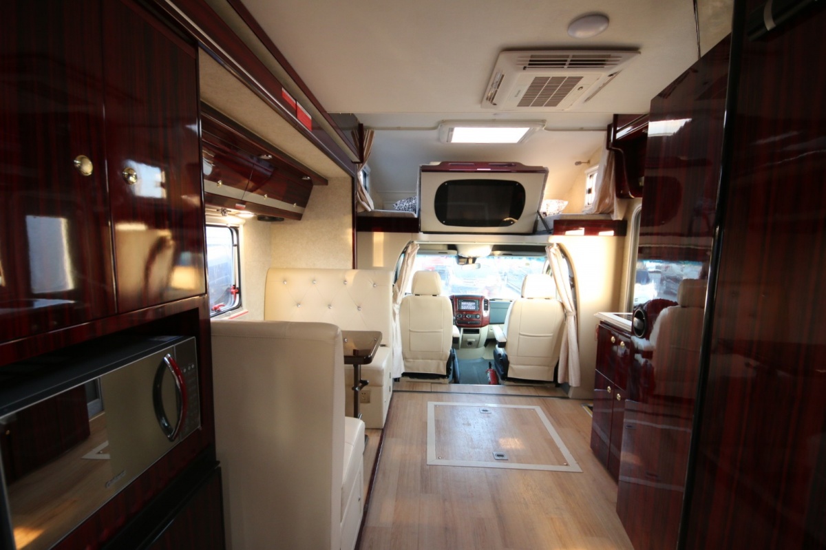 4-6人自驾游,奔驰凯伦宾威多功能c型房车,出发寻找诗和远方!