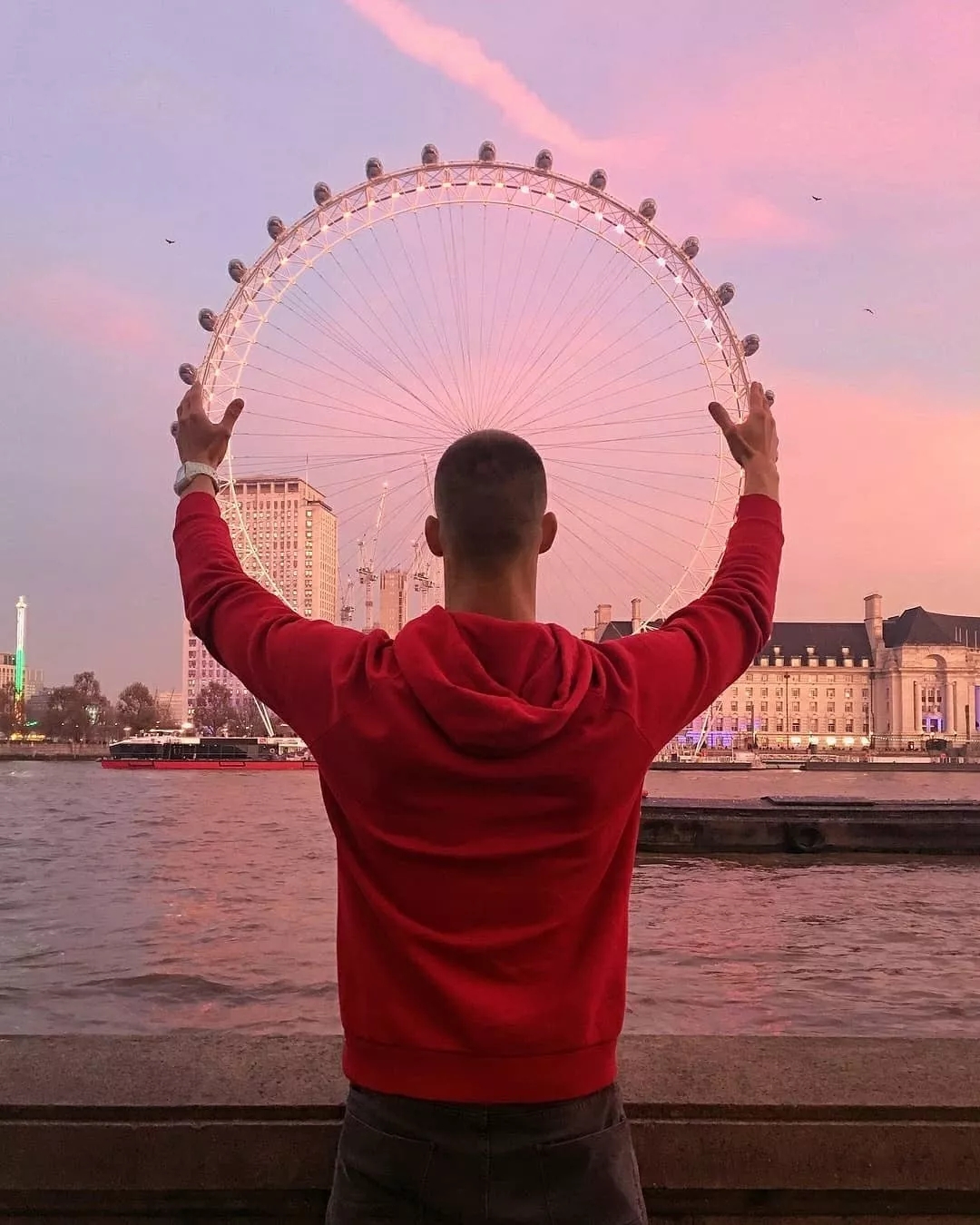 这样借位拍照实在是太有创意了!