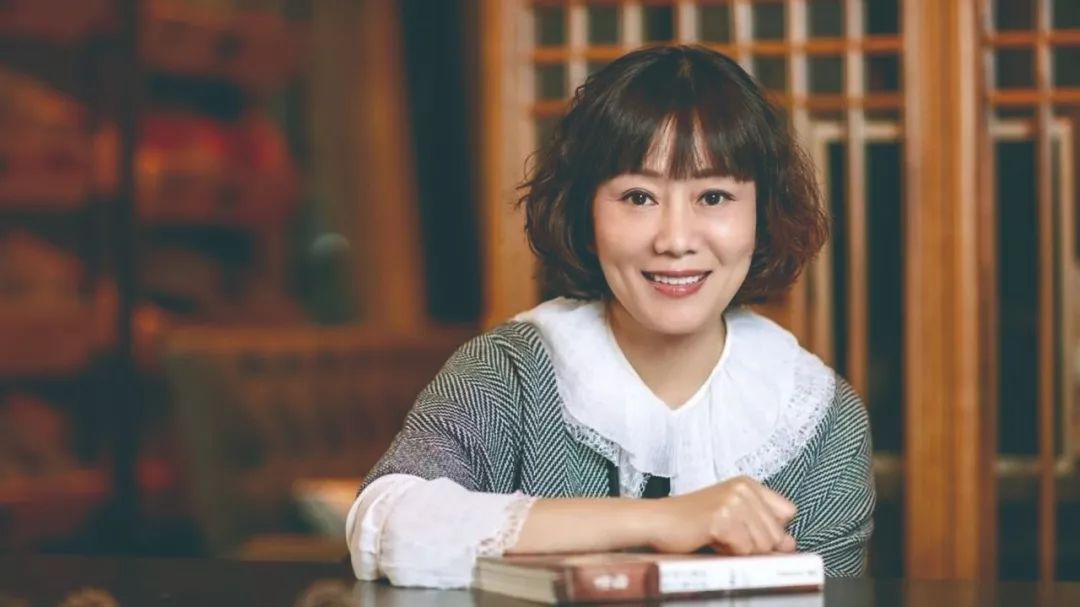 她是中国第一批财经频道主持人;2000年代初,一手打造了上海曼哈顿外滩