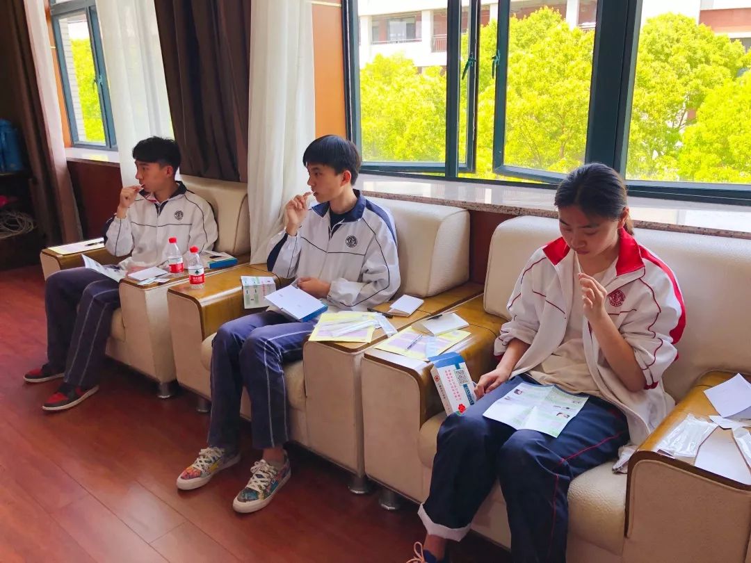 【贤中学生活动】奉贤中学举行造血干细胞捐献集体入库活动