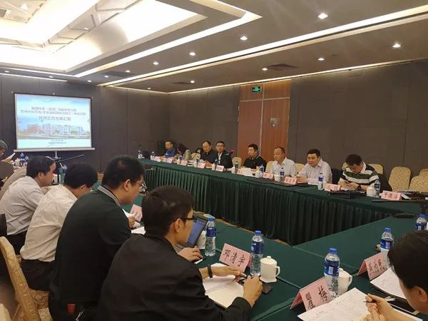 新疆中泰集团油煤共炼项目负责人,中泰石化董事长陆正平作项目进展