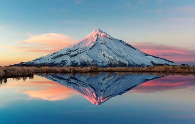 上面提到的对称构图是将画面的中轴线作为分割线,而压中线构图,就是将