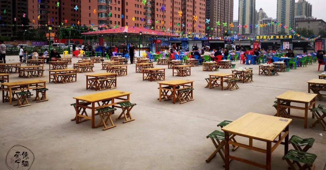 报告!发现一个户外烧烤部落!  全网第一红铁锹手抓海鲜 肉串,小龙虾.