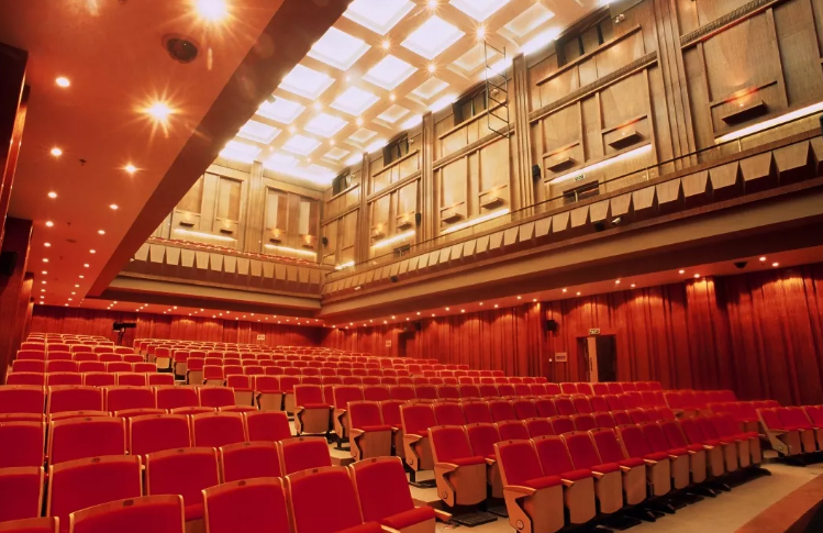 上海贺绿汀音乐厅历来是音乐爱好者心目中神圣的舞台,国际知名交响