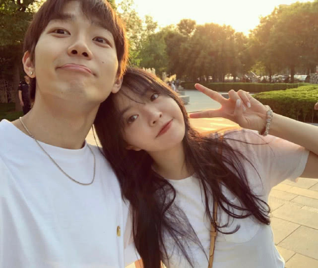 原创王中磊21岁女儿不惧与马思超传绯闻,将头轻靠在他肩头亲密合照!