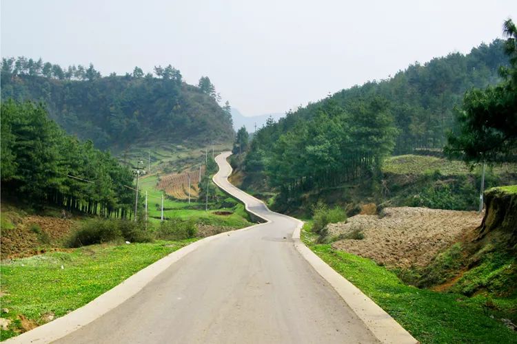 大连援建金盆乡油路建设.