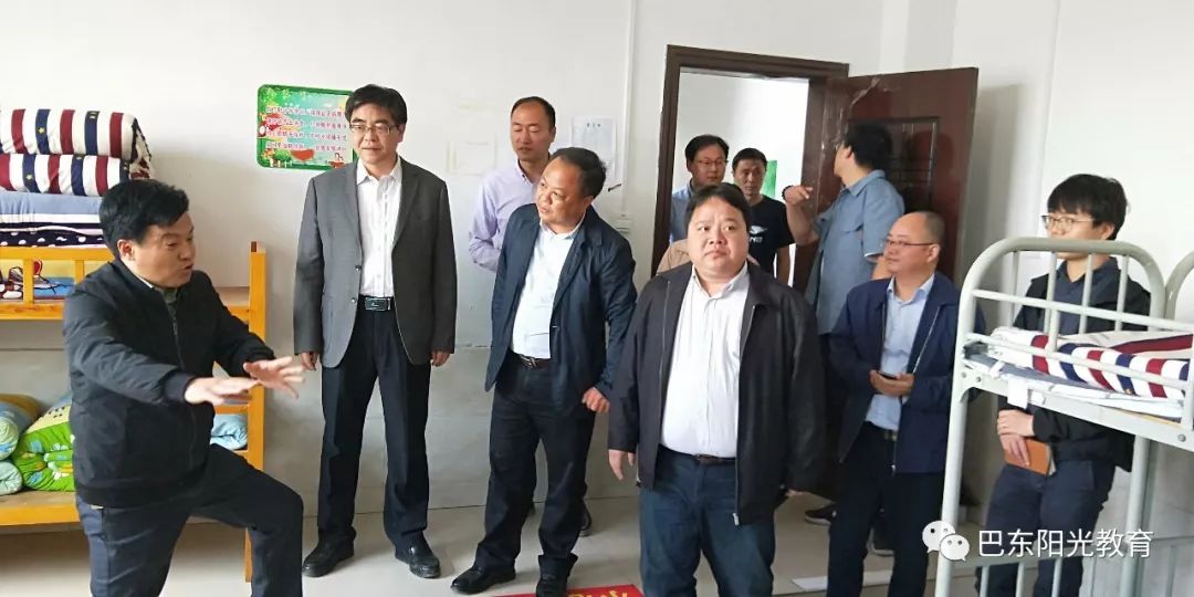 校园新闻恩施州委常委副州长吴槐庆一行到巴东阳光小学调研