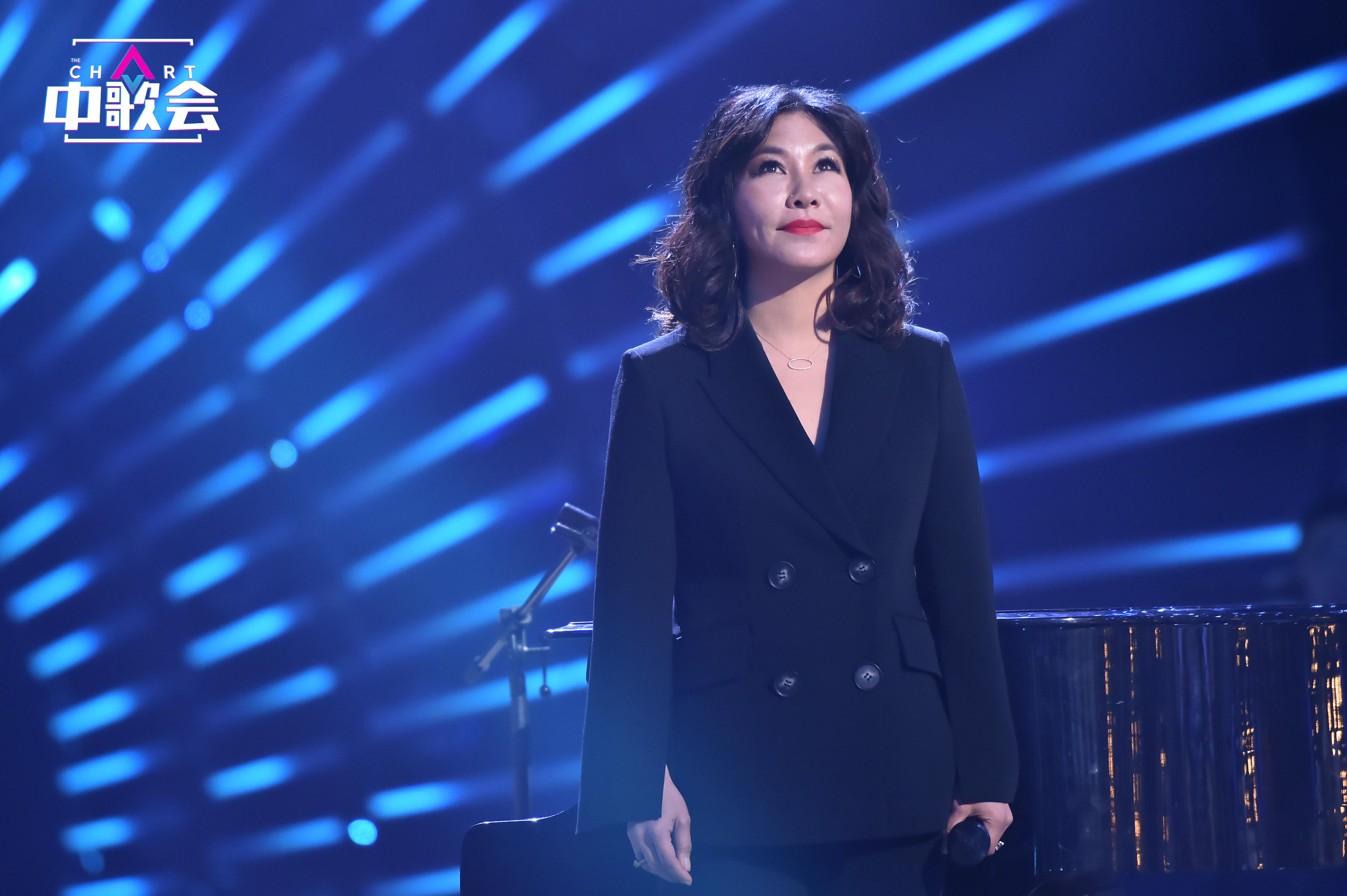 中歌会阿兰主动cue评委贺冰新网友怒赞好刚一女的