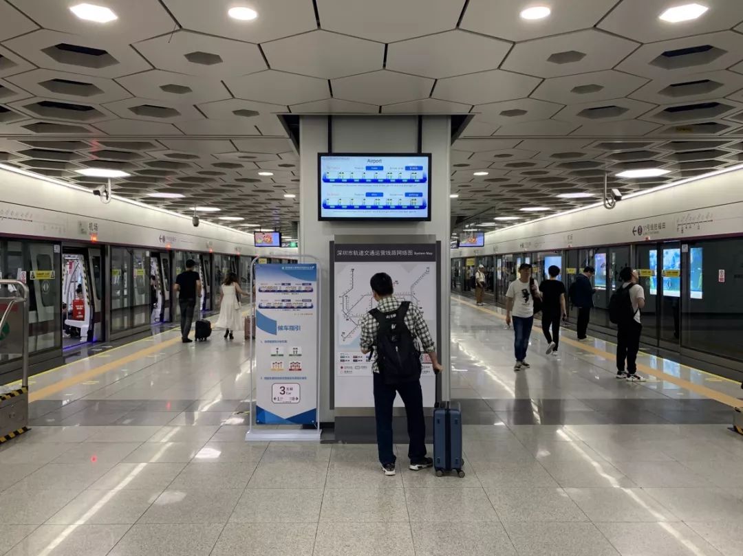 厉害深圳地铁又有大动作挤地铁都有大智慧了
