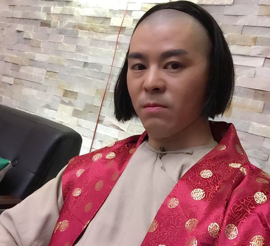 他是赵本山的徒弟,因长相一直都未红,但儿子的颜值却逆天了_王小虎