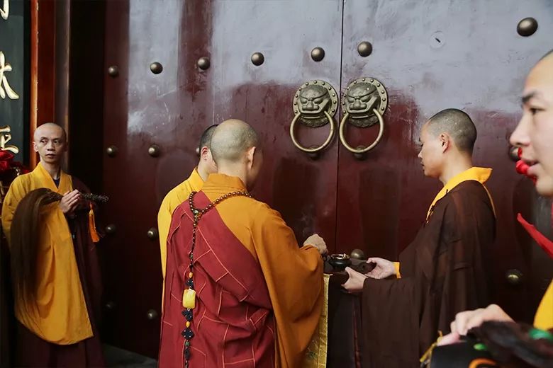 深圳东山寺举行法广法师晋院升座庆典,明生大和尚出席并送位