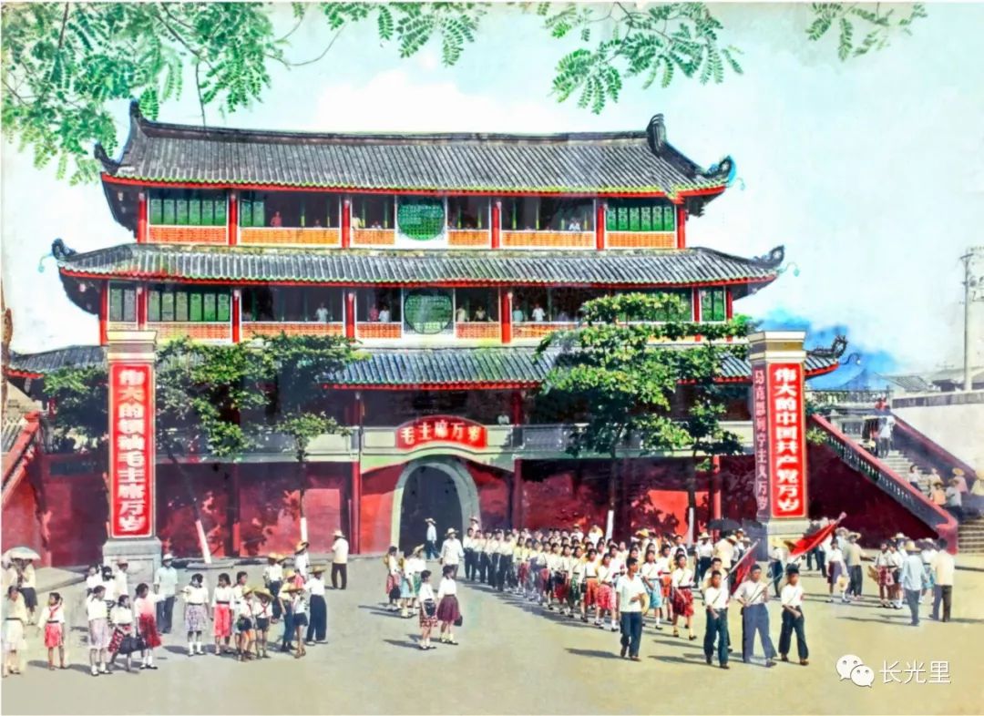 你注意到广济楼左右的两条楼梯了吗?