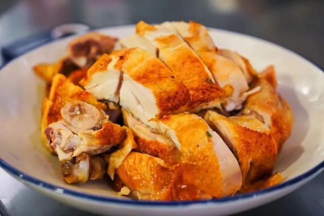 吴山烤禽店的吴山烤鸡,新开元的古法熏鱼,秘制凤爪,杭卤套肠,开元豆沙