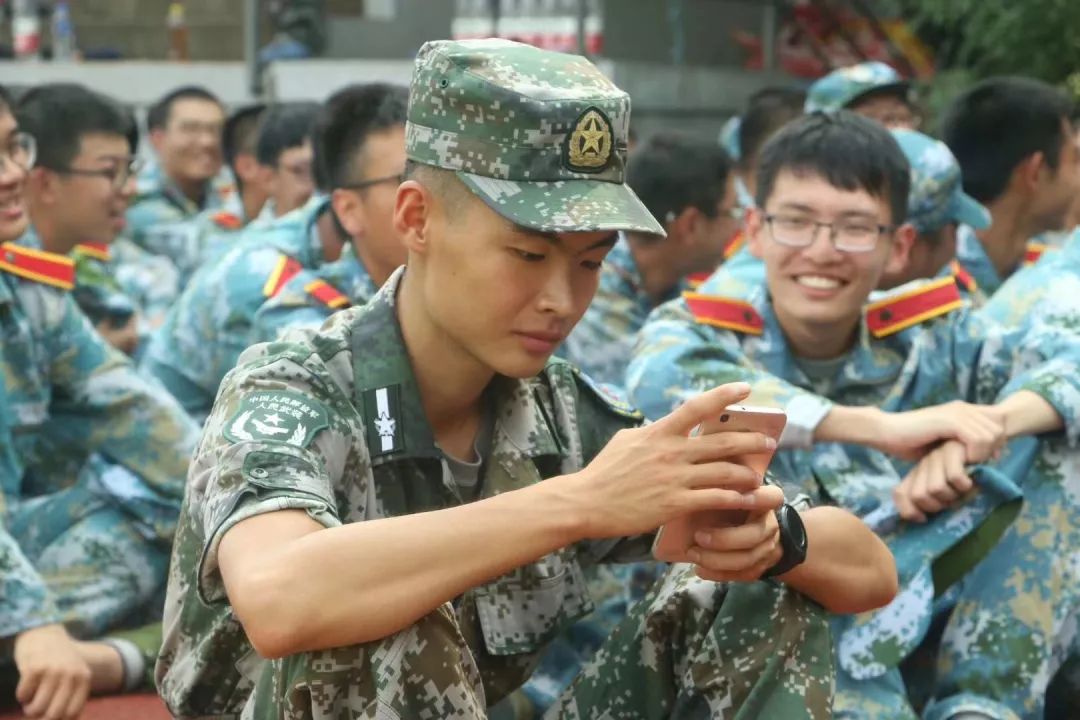 征兵季|身着军装,护我中华_李博