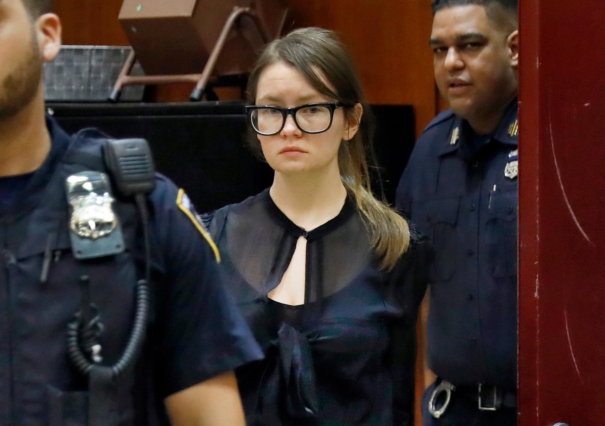 原创纽约冒牌富二代骗吃骗喝被判至少坐牢4年受审期间将法庭当秀场