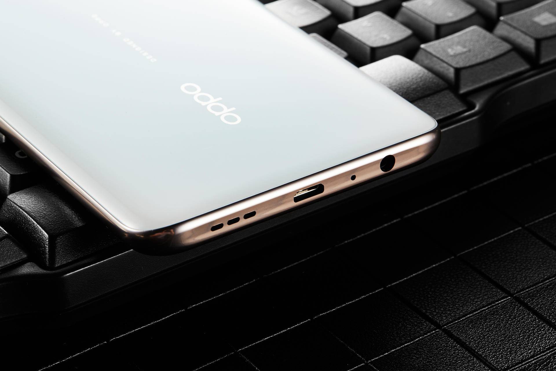 oppo a9冰玉白图赏:宝石般的外观质感,超高阶的使用体验