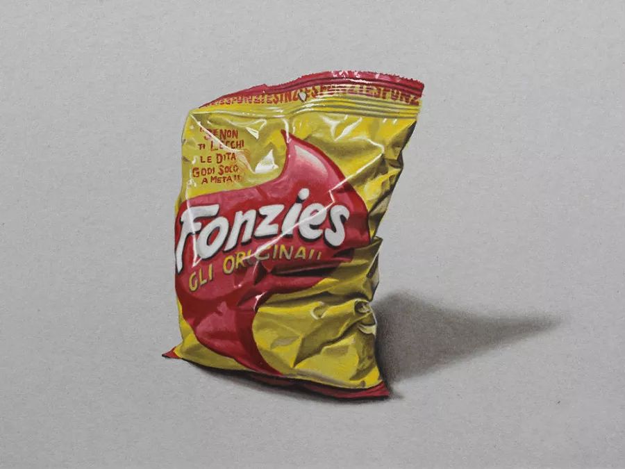 天才画家用彩色铅笔画出超写实的日常品和食物