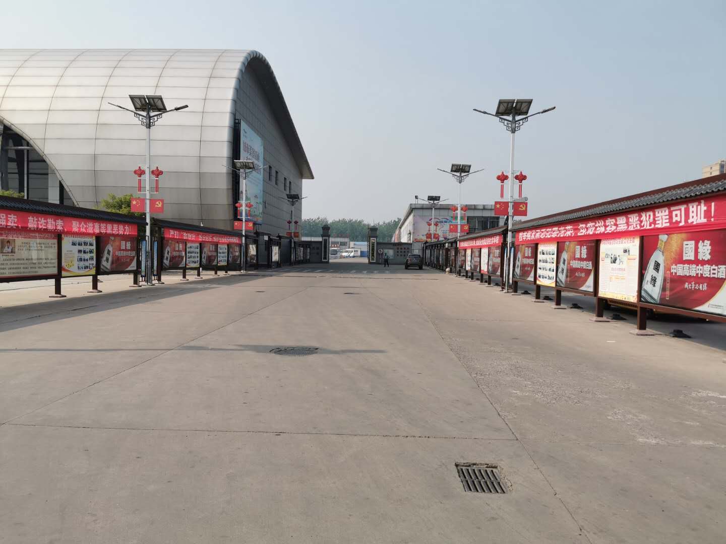 沭阳东站新添候车亭精神文明标识牌宣传栏展示新风尚