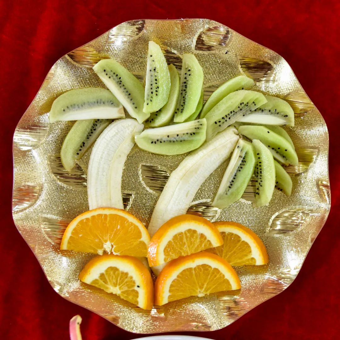 水果拼盘秀创意白衣天使展风采