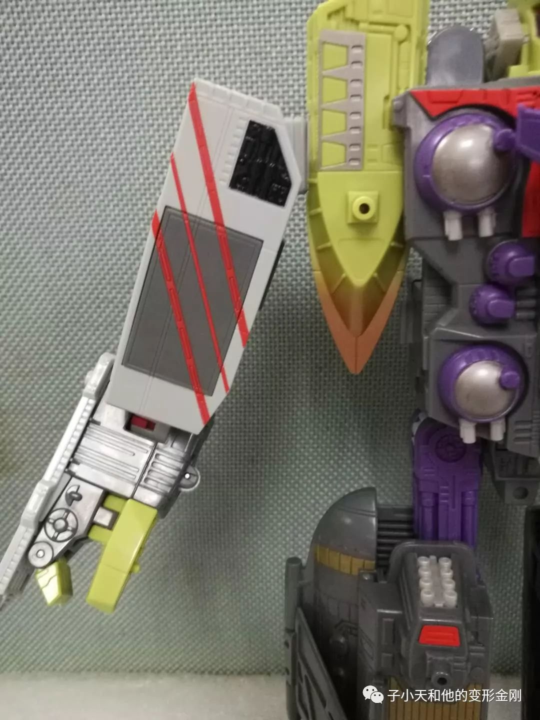 评玩具子小天粑粑总测评变形金刚a版狂派超级战舰月潮波多重形态满足