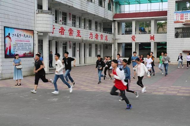 漳浦龙湖中学高中图片