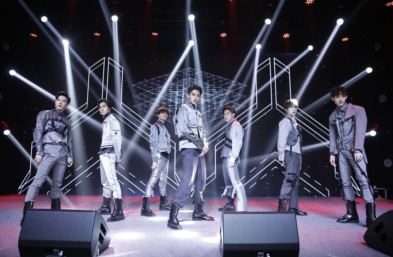 [消息]威神v正式营业!首张迷你专辑惊艳亮相