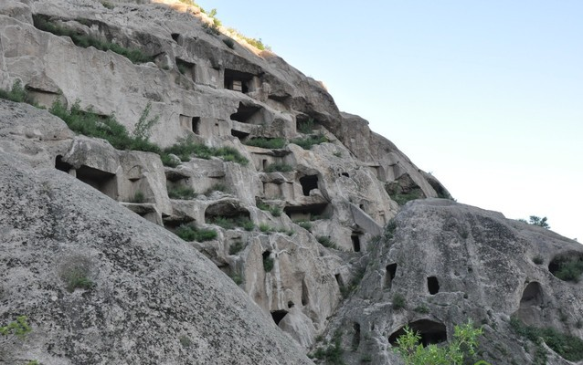 延庆县,八达岭长城的北面,有一条东西走向的山脉,人们管它叫做军都山