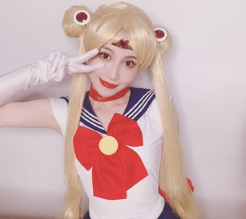 卢本伟女友cos"水冰月",继"皮特女警"后又一力作!网友:这也太美了