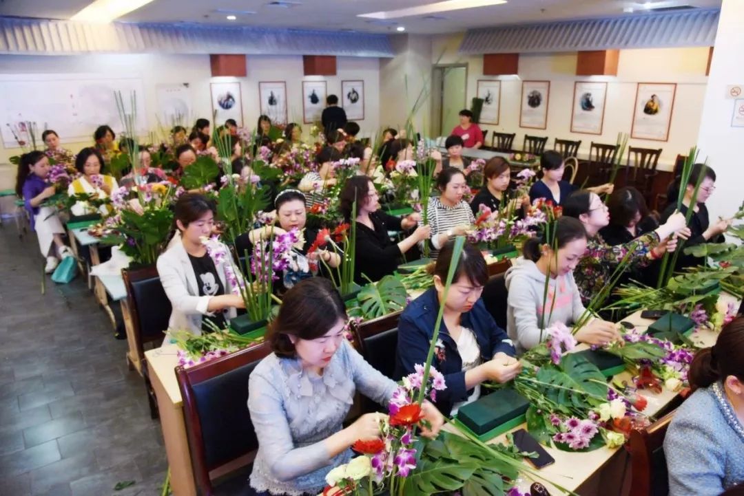 护士节系列活动⑩花语花韵芬芳满苑集团举行护理插花沙龙活动