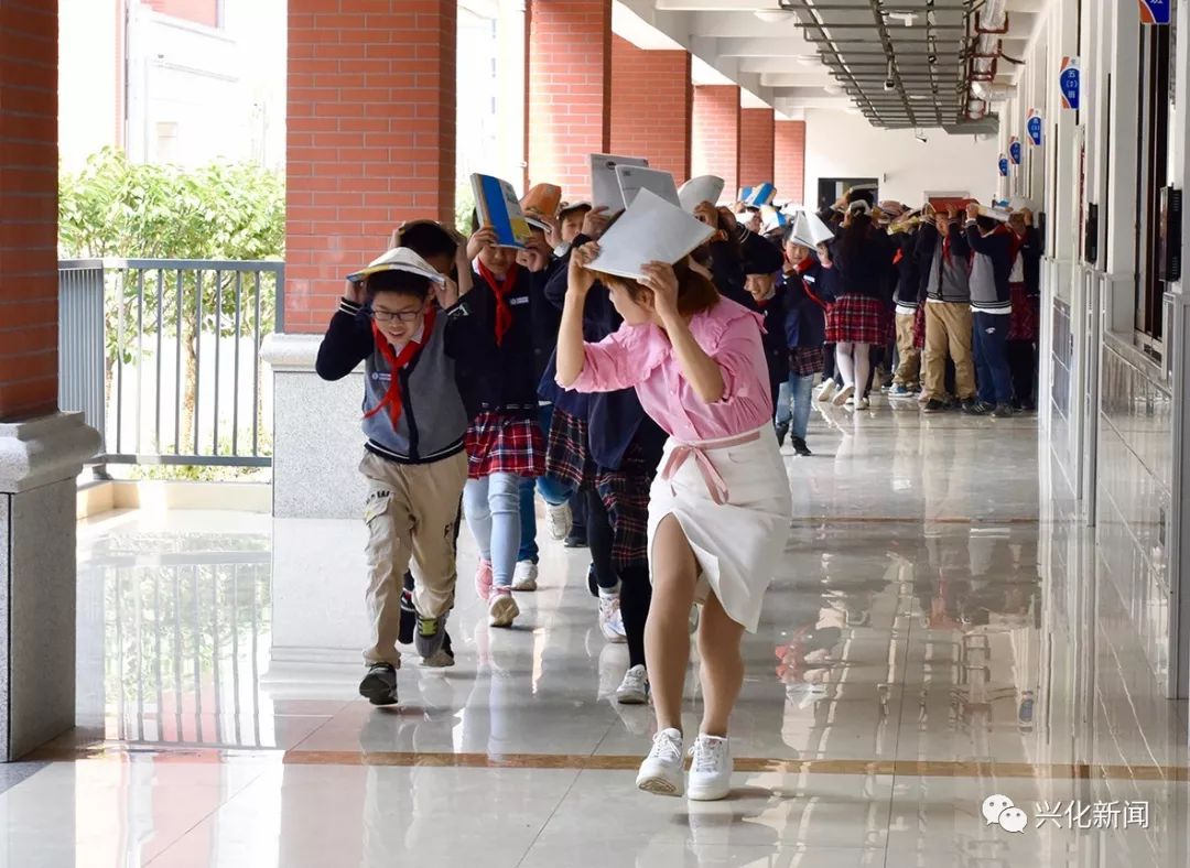 文峰小学开展512全国防灾减灾日地震应急避险疏散演练