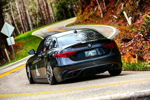 意式浪漫的阿尔法·罗密欧giulia,轻改后的竞技姿态比四叶草还帅!