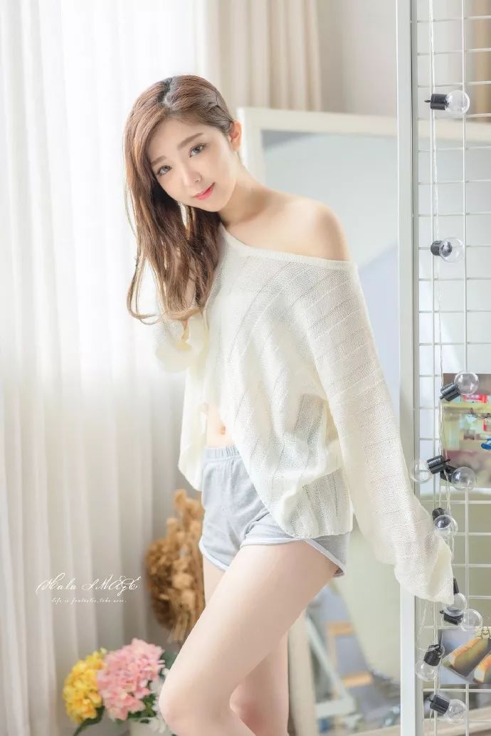 妹纸@琳酱很呆萌摄影:@顾小白hala内容来源于网络 侵删(本文素材来源