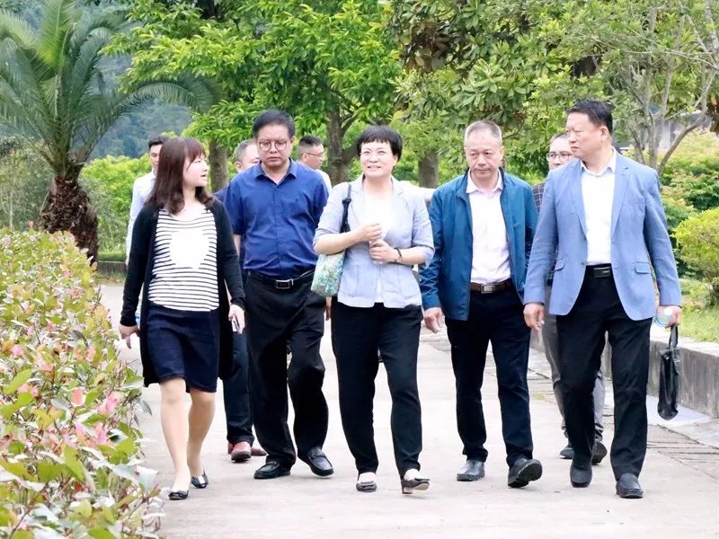 【校园快讯】快看,北京嘉宾莅临尤溪七中开展"幸福家庭教育研学"考察