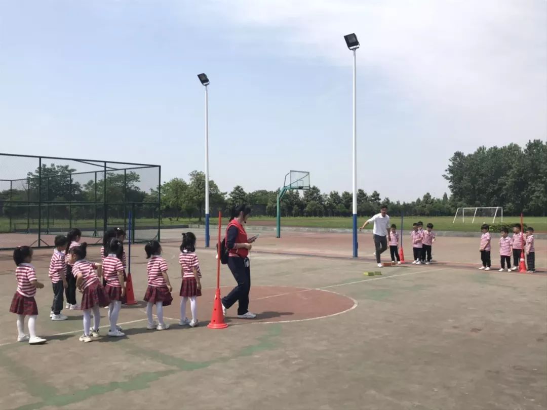 【幼小銜接,攜手共進】荊州國際華僑城幼兒園進校體驗活動_楓葉