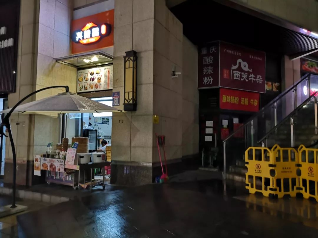 深圳一天价商业街出现多家商铺空置,昔日争抢为何冷清至此?