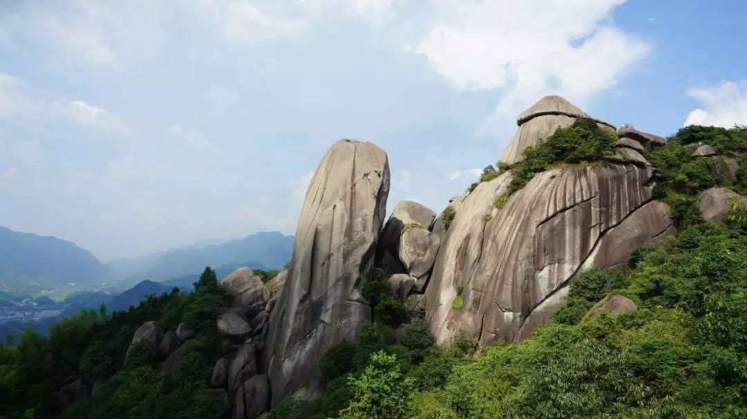 三衢石林 三衢山是衢州市的母亲山,景区以喀斯特灰岩岩溶地貌景观为