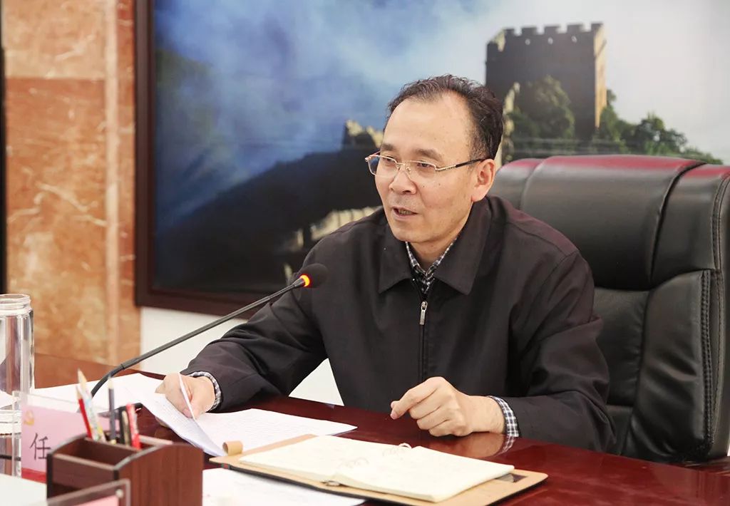 县委书记任杰主持会议并讲话.会议现场