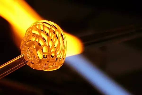 这位北美大师炼就一手烧玻璃绝活儿,"烧"出一堆好看的珠宝!