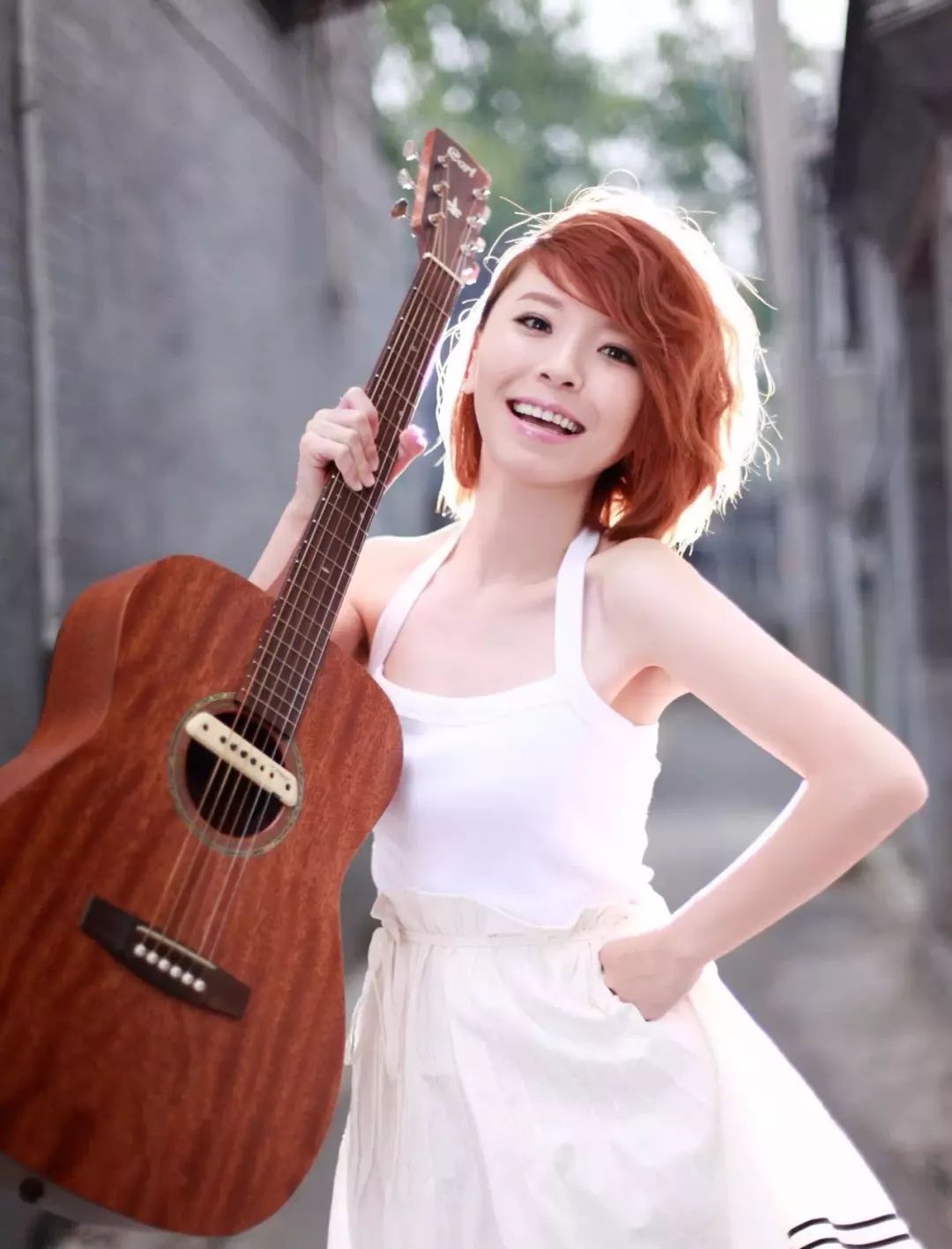 黄雅莉深情演唱成名曲《蝴蝶泉边》,满满的回忆