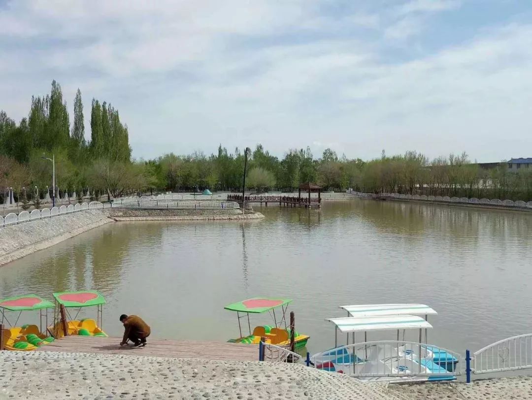 昌吉top1的家庭度假山庄母亲节送福利美食美景划船垂钓一个字歹