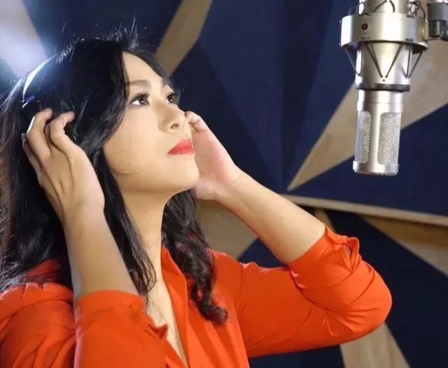 歌唱家陈冠馥黄延明合唱祖国颂振奋灵魂