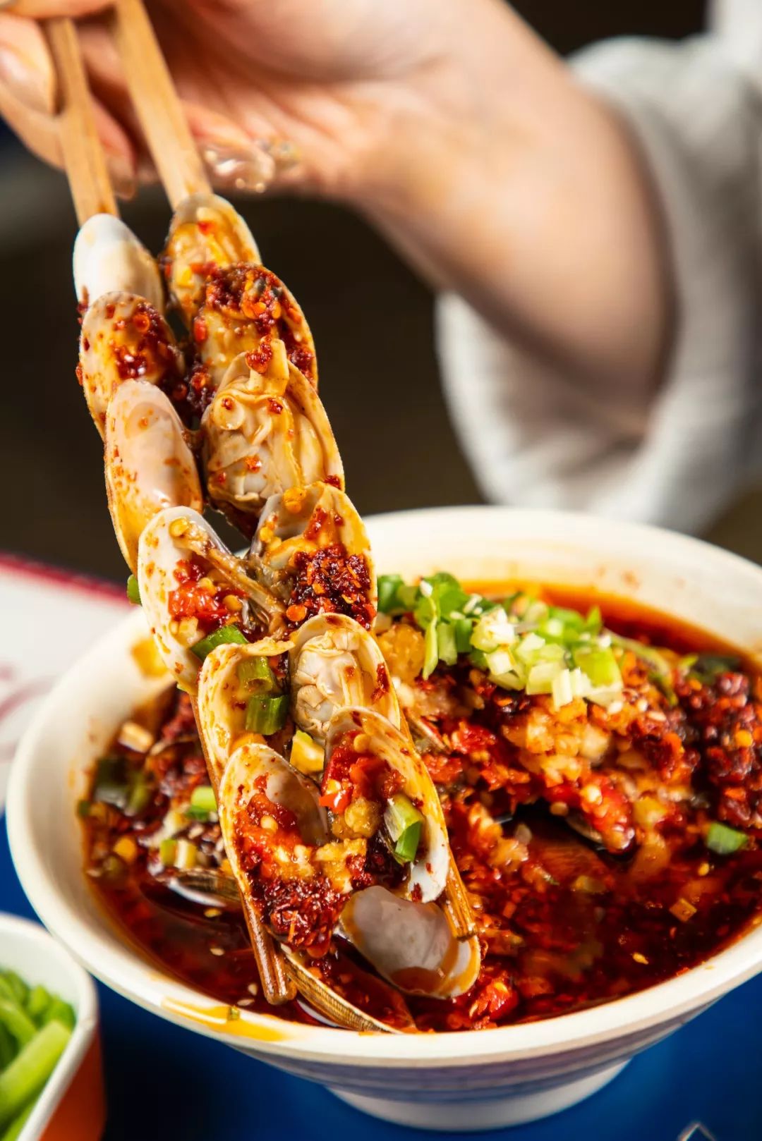 冒花甲路边嫩牛肉冒脑花三道冒菜就一个字:嫩!